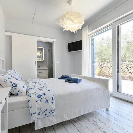 Holiday home Kamen Debeljak