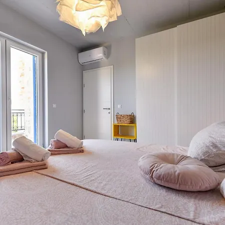 Holiday home Kamen Debeljak